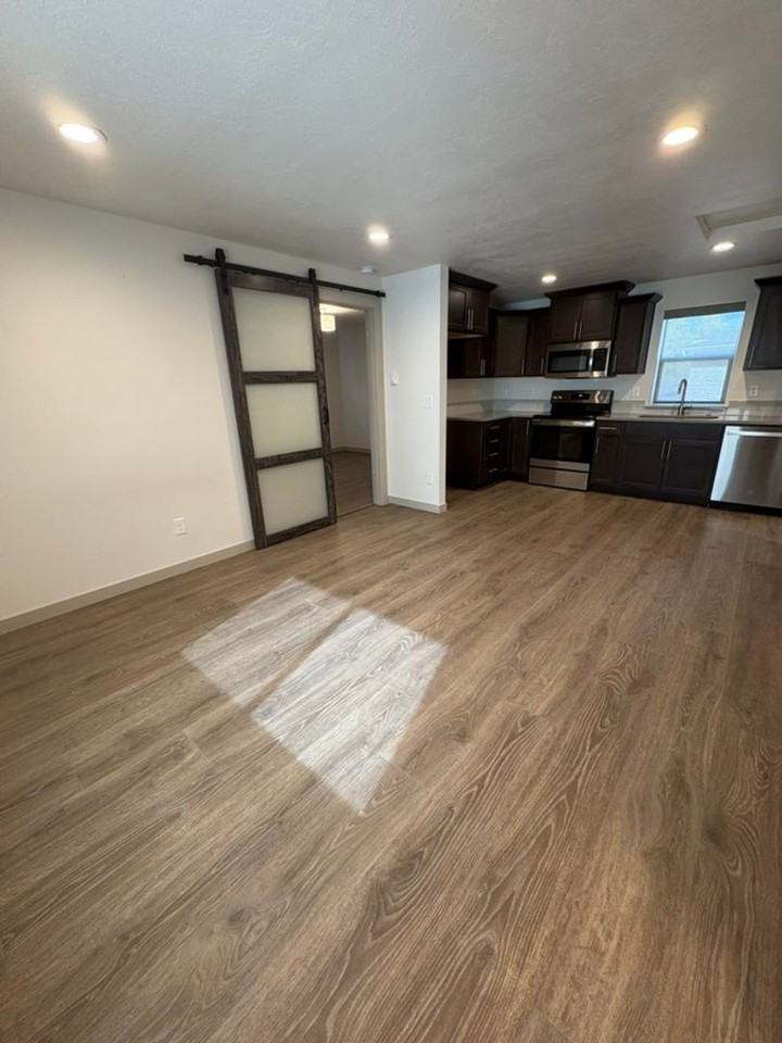 16488 Carter Ct - Photo 4 of 14