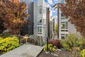 featured image of 8727 Phinney Ave N