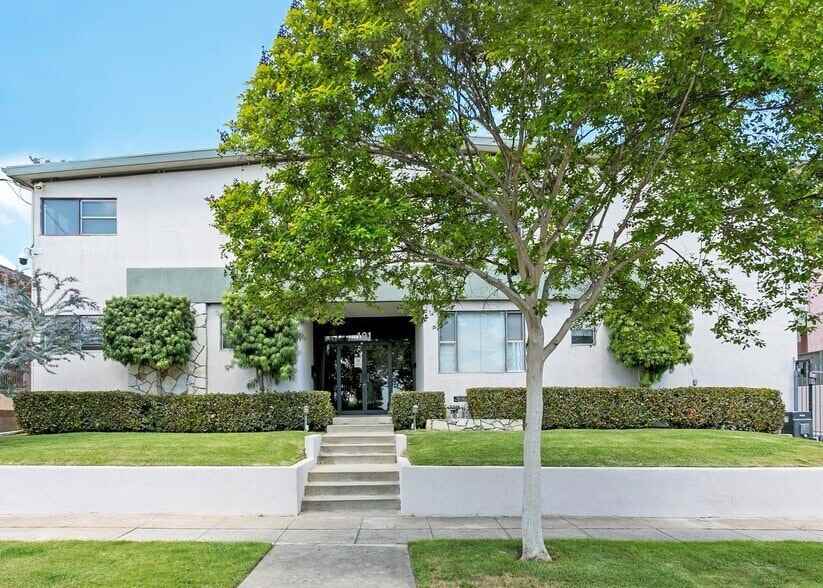 101 East Beacon Street, Unit F - Photo 2 of 16