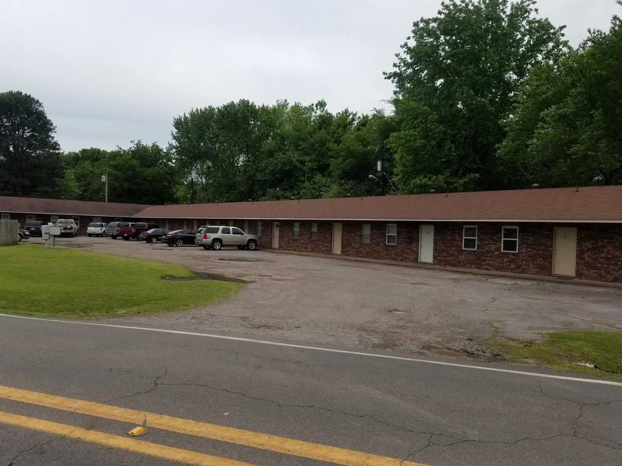 College Place Apts, Clarksville, AR - Photo 2 of 10