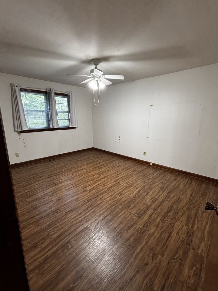 307 N Central Ave, Clarksville - Photo 4 of 8