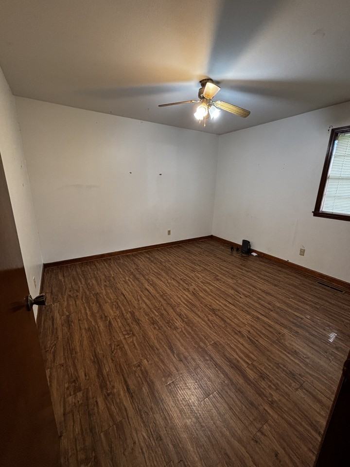 307 N Central Ave, Clarksville - Photo 5 of 8