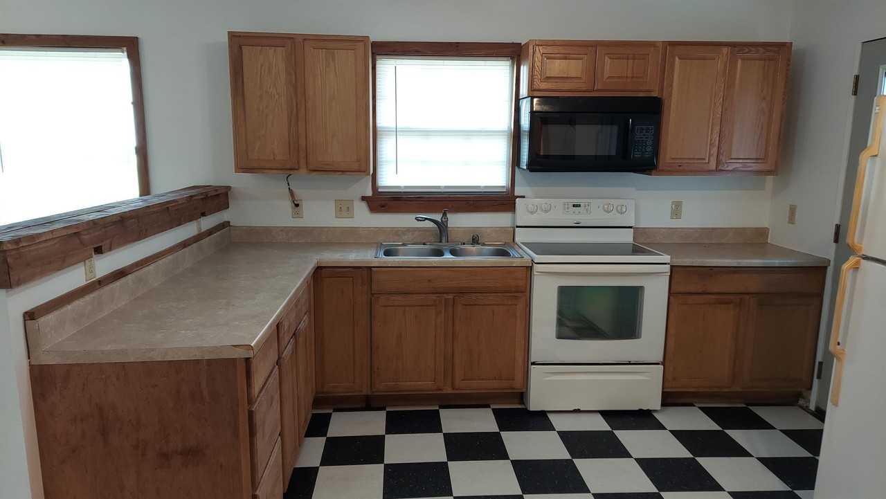 510 W 13th St, Russellville, AR - Photo 7 of 10