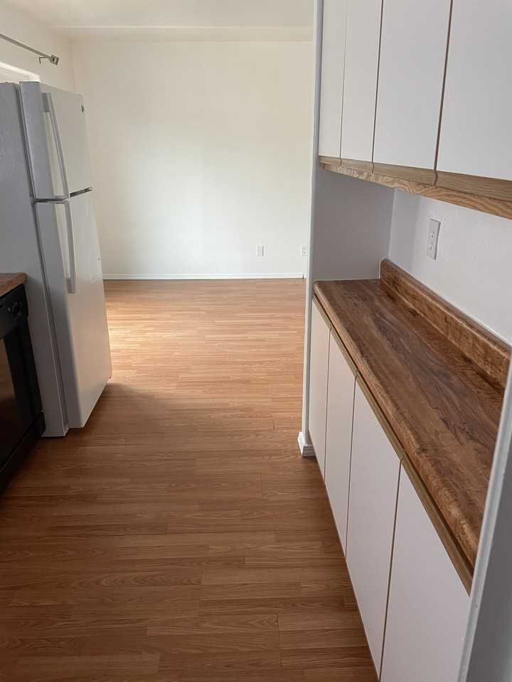 1801 Thrall Street - Photo 3 of 14