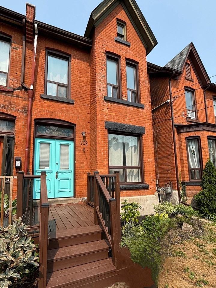 132 Grant Ave - Photo 2 of 17