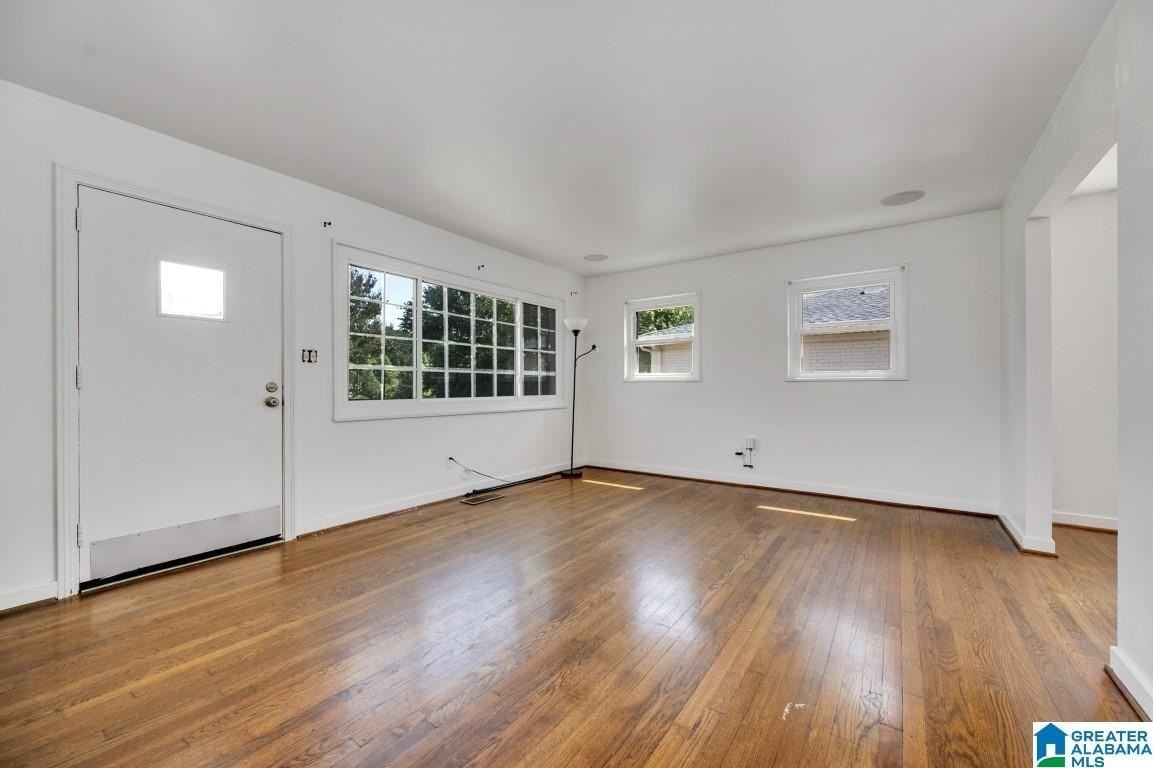 5321 Crestwood Blvd - Photo 4 of 30