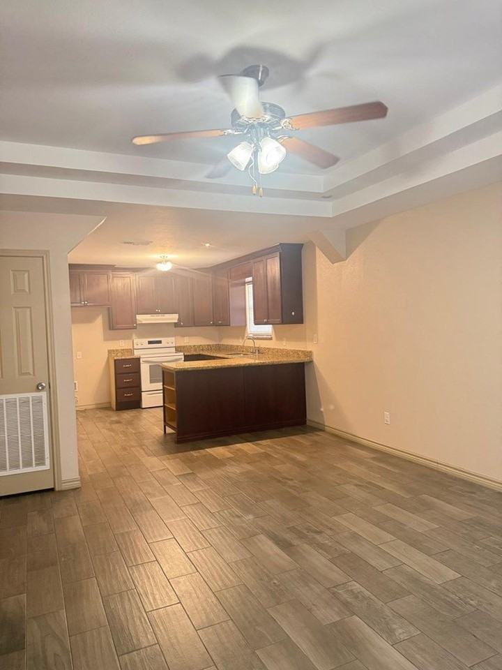 1458 Katy Dr - Photo 4 of 31