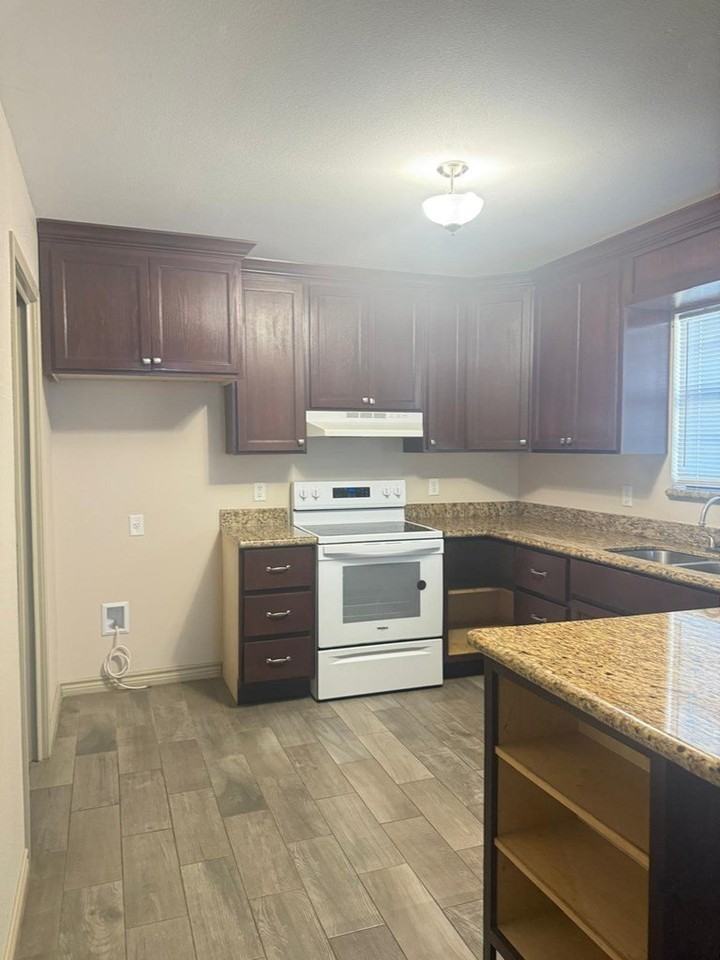 1458 Katy Dr - Photo 5 of 31