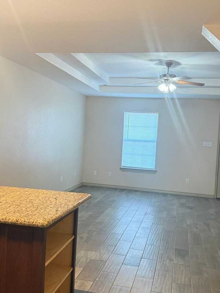 1458 Katy Dr - Photo 7 of 31