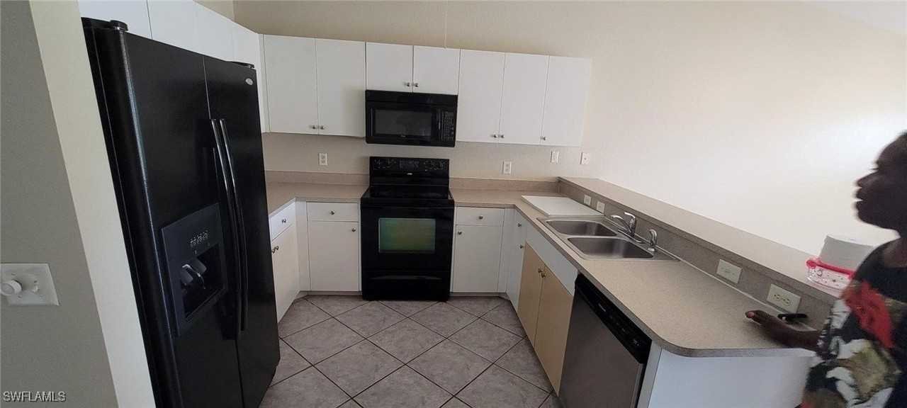 3723 Se 9th Pl - Photo 2 of 5