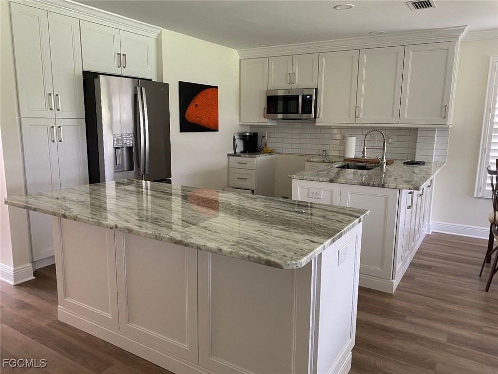 8361 Grand Palm Dr Apt 2 #2 - Photo 4 of 14