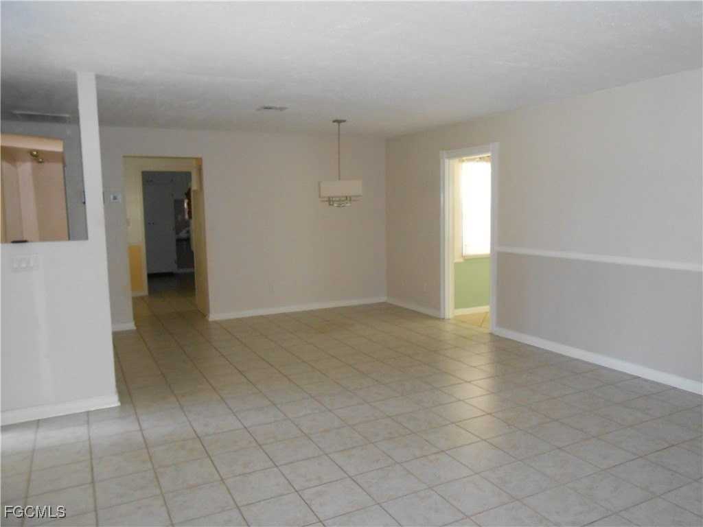 1406 Alwynne Dr - Photo 3 of 26