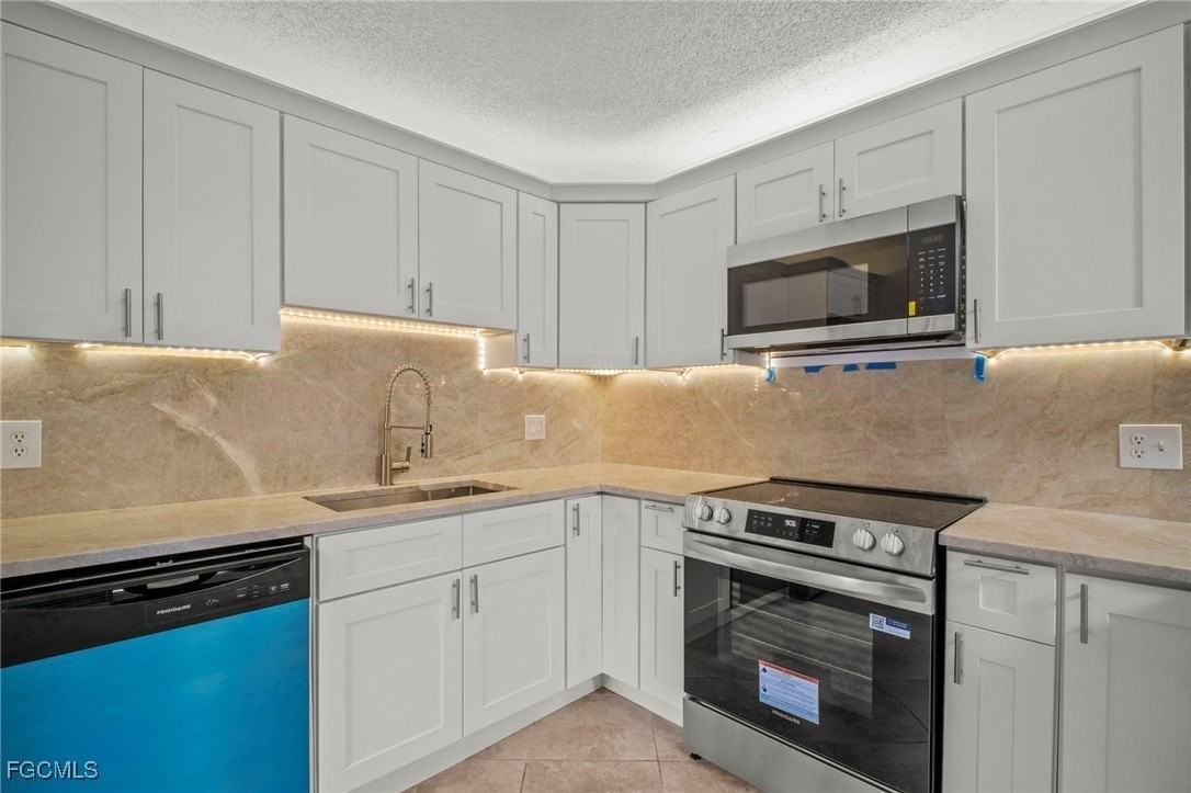 1703 Park Meadows Dr - Photo 3 of 41