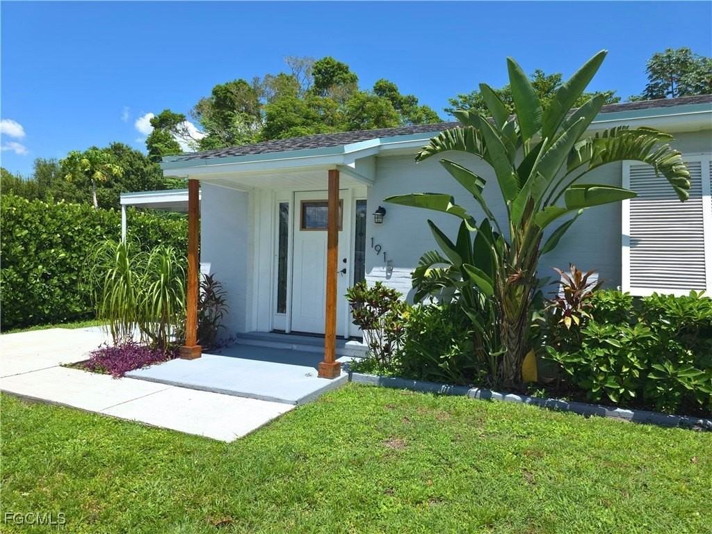 1915 Llewellyn Dr - Photo 3 of 17