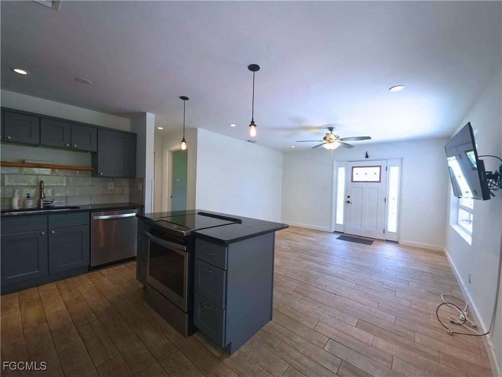 1915 Llewellyn Dr - Photo 7 of 17