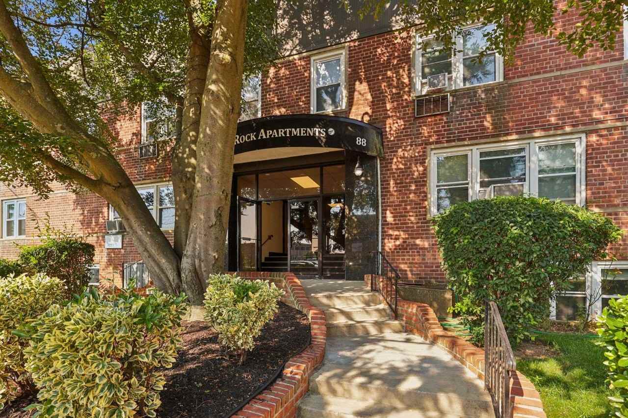 Bergen Apartments - Photo 6 of 9