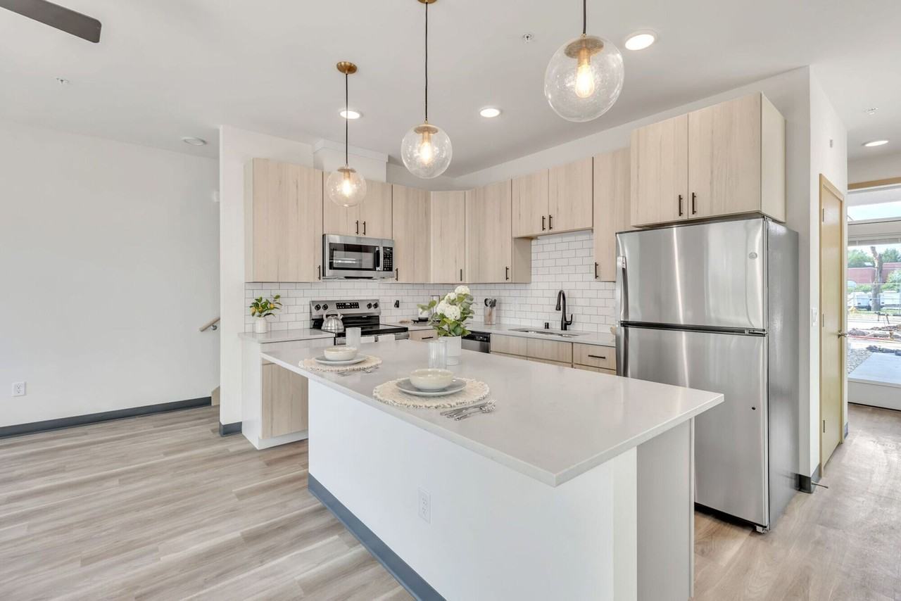 Broadway Lofts and Townhomes - Photo 6 of 24