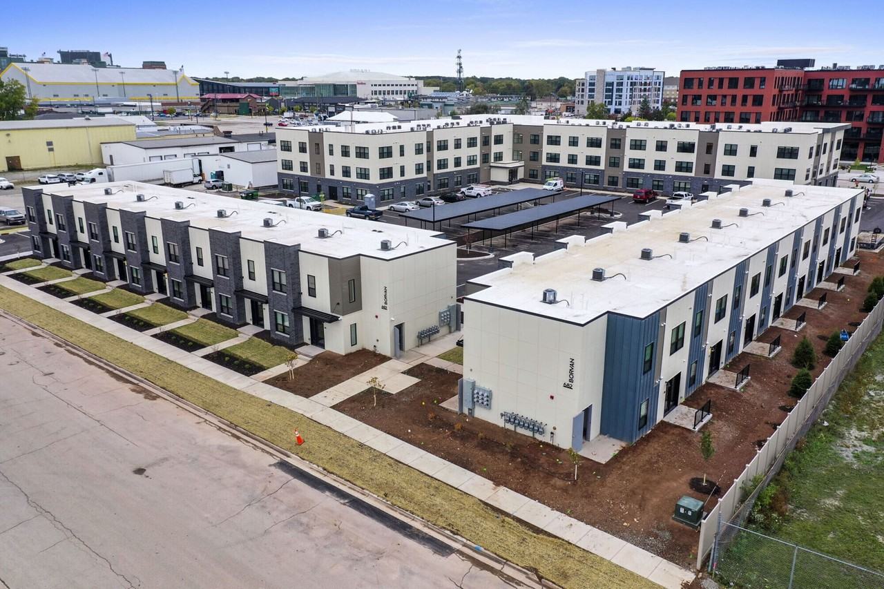 Berkshire Ashwaubenon - Photo 3 of 29