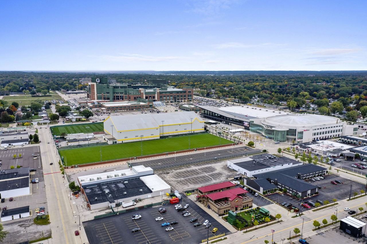 Berkshire Ashwaubenon - Photo 5 of 29