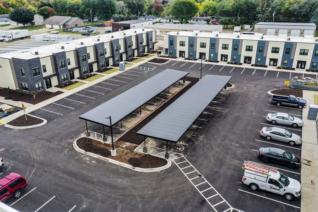 Berkshire Ashwaubenon - Photo 7 of 29