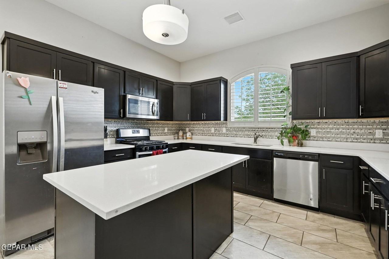 13183 Welsleyan Avenue - Photo 2 of 19