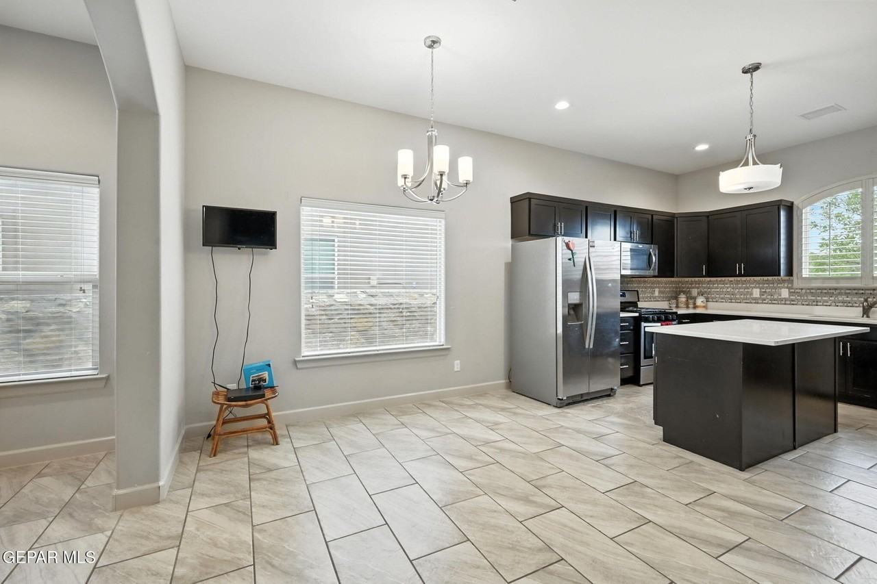 13183 Welsleyan Avenue - Photo 3 of 19