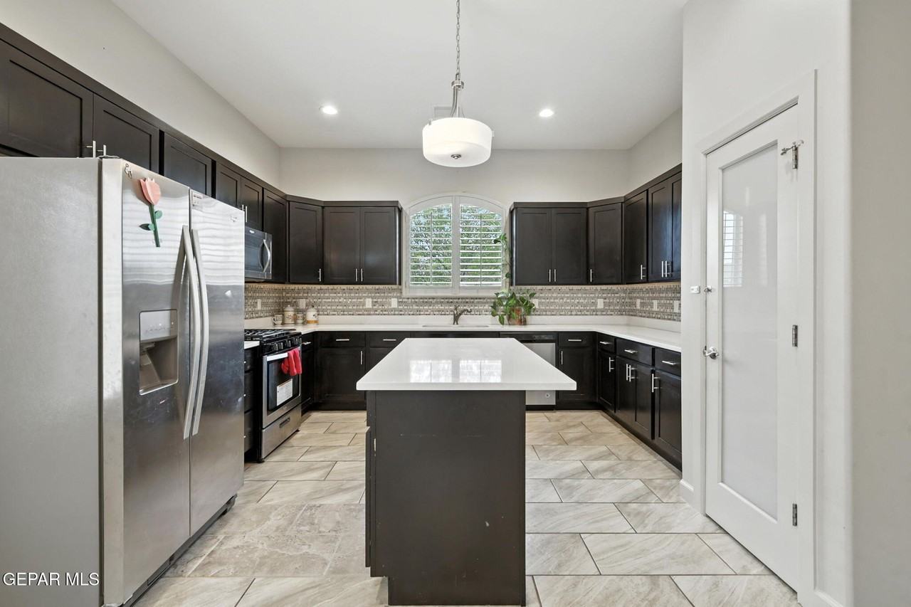 13183 Welsleyan Avenue - Photo 4 of 19