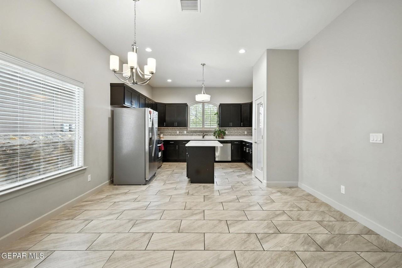 13183 Welsleyan Avenue - Photo 5 of 19