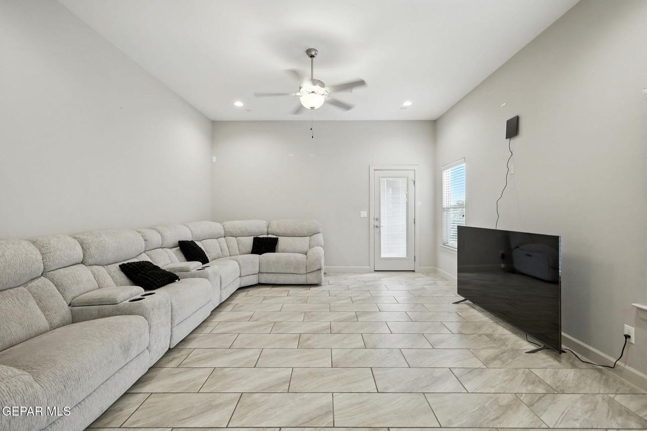 13183 Welsleyan Avenue - Photo 6 of 19