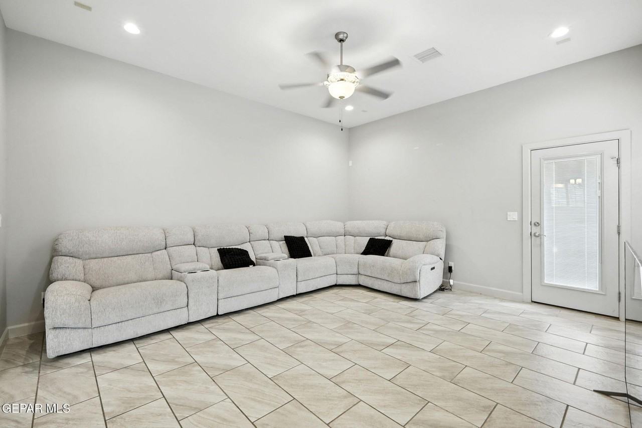 13183 Welsleyan Avenue - Photo 7 of 19