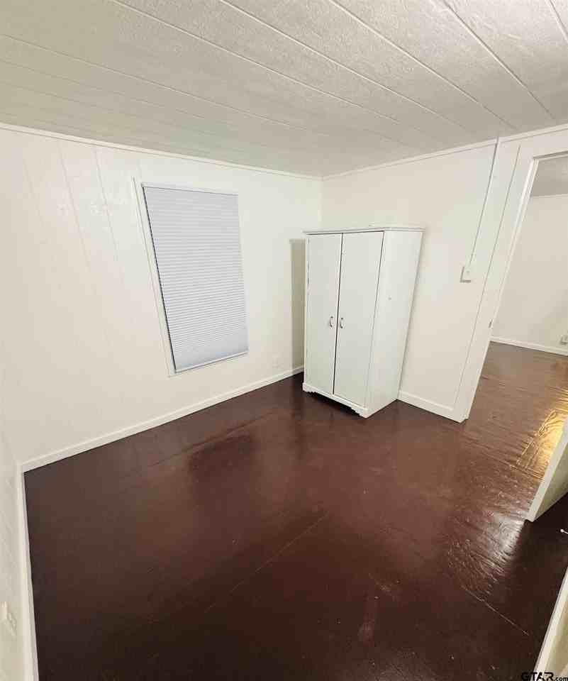 132 Lindsey Rd Apt 2 - Photo 2 of 4