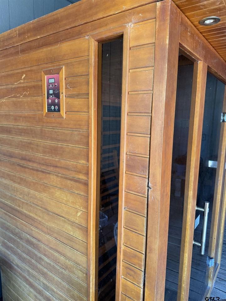 132 Lindsey Rd Apt 2 - Photo 3 of 4