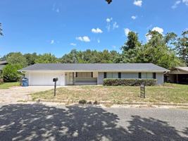 featured image of 520 Ravenwood Dr