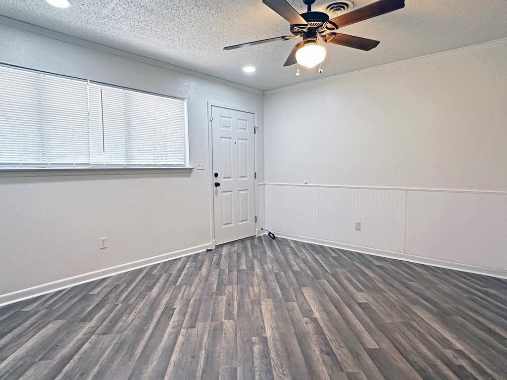 520 Ravenwood Dr - Photo 2 of 13