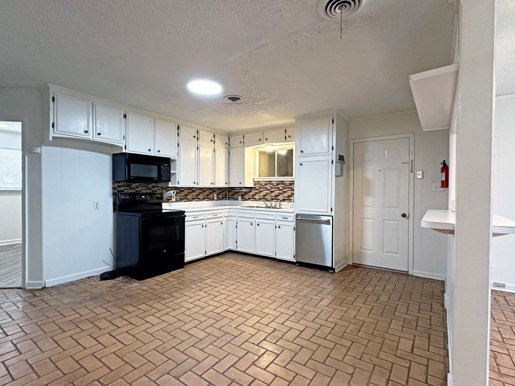 520 Ravenwood Dr - Photo 3 of 13