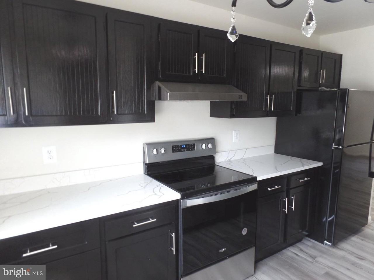 1126 Barnaby Ter Se - Photo 5 of 28