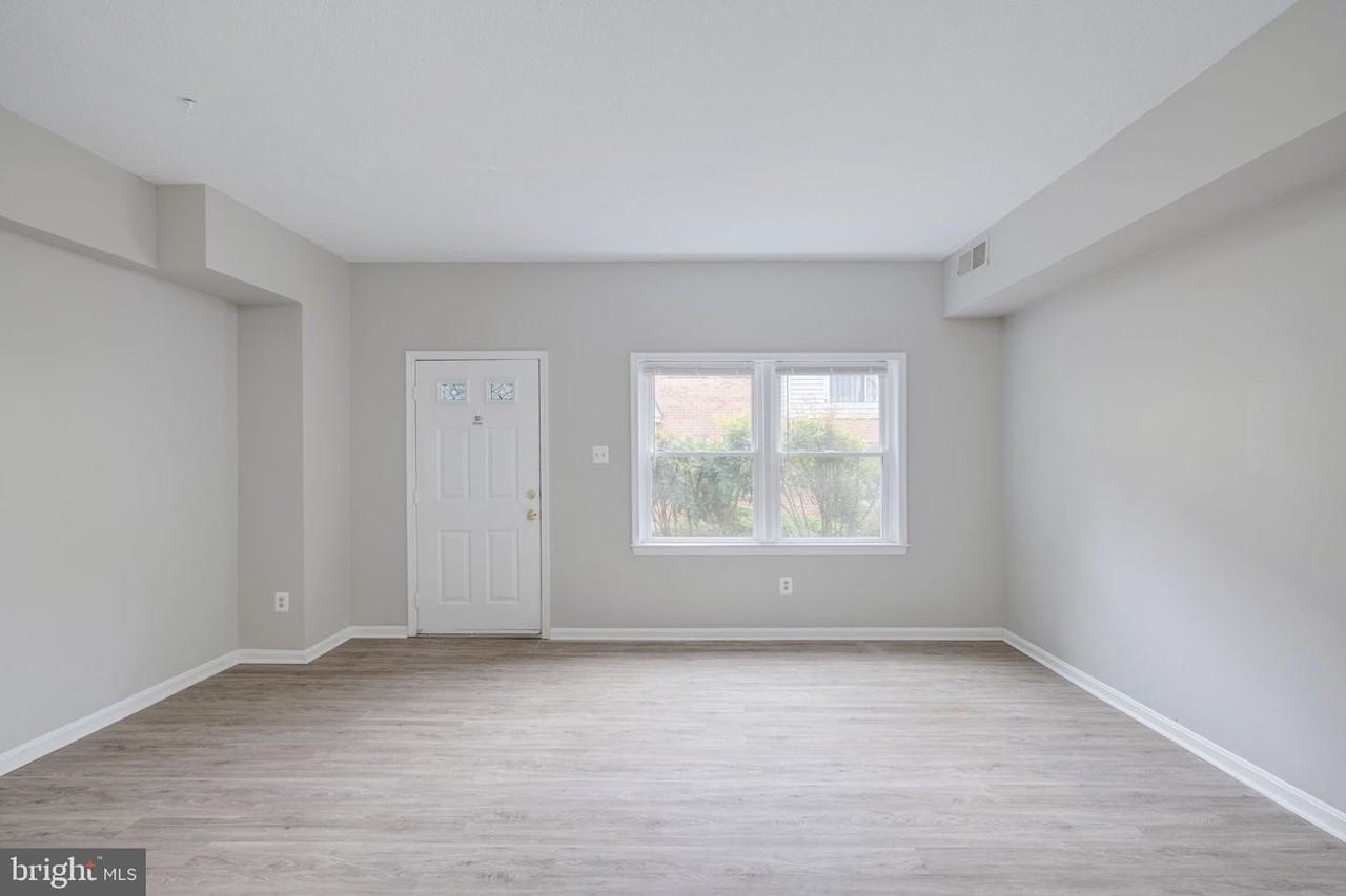 98-A N Bedford St - Photo 3 of 17