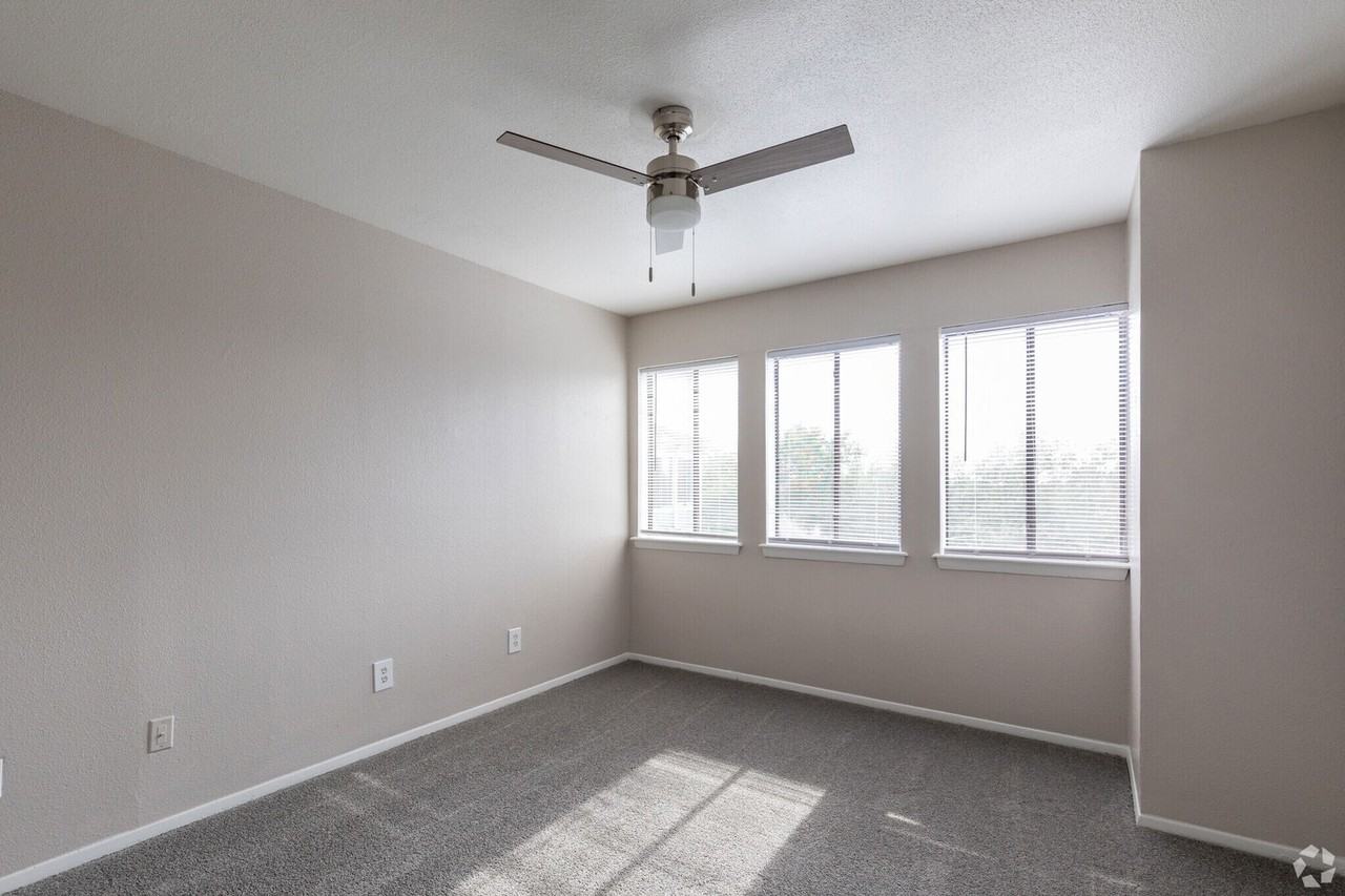 12630 Ashford Point Dr #412 - Photo 2 of 7