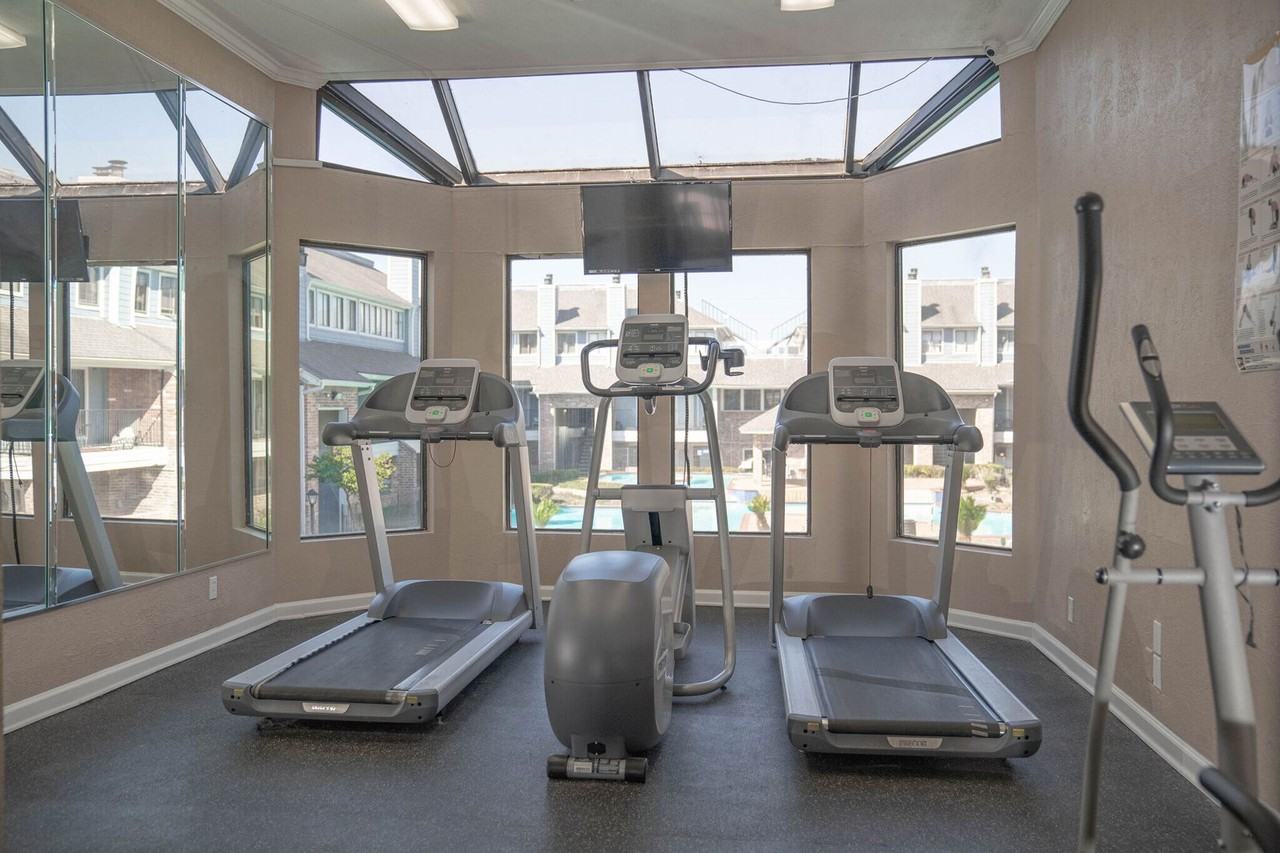 12630 Ashford Point Dr #412 - Photo 4 of 7