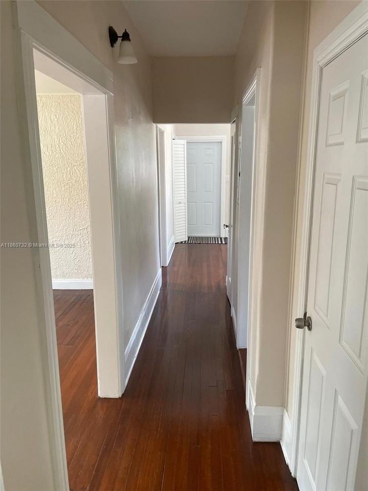 1309 Southeast 1st Street #3 - Photo 4 of 11