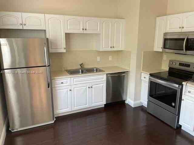 1309 Southeast 1st Street #3 - Photo 5 of 11