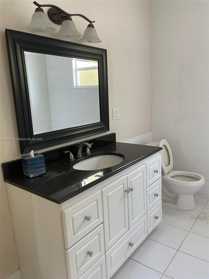 1309 Southeast 1st Street #3 - Photo 6 of 11