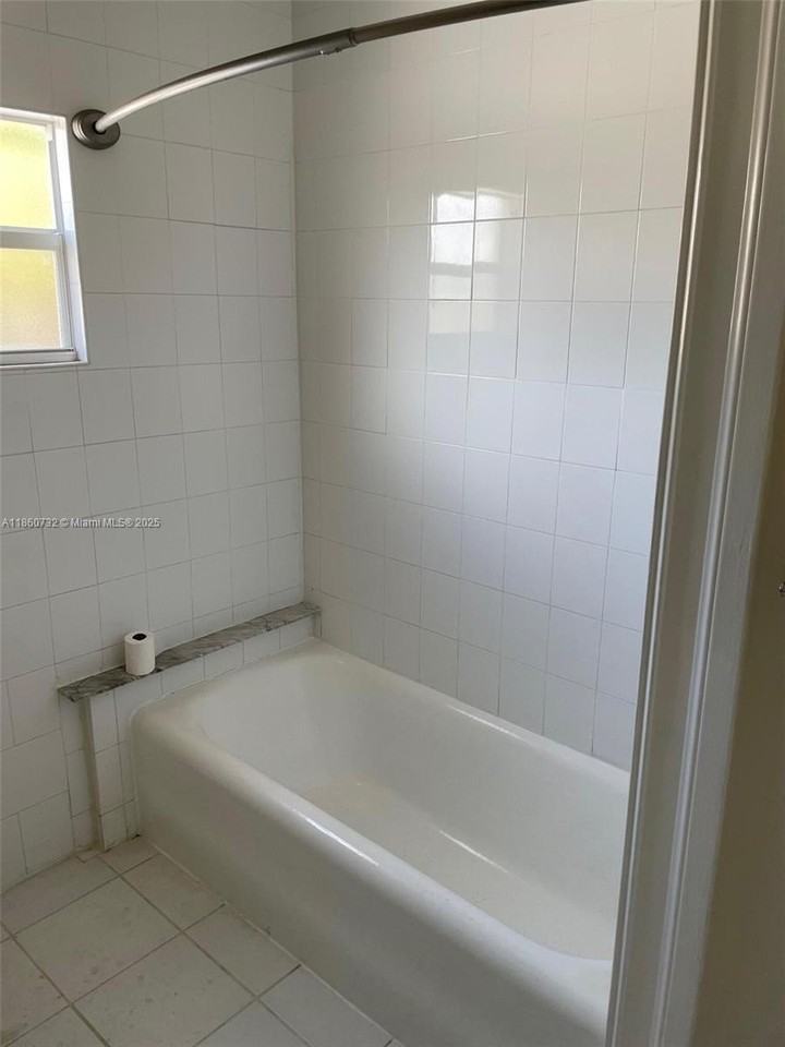 1309 Southeast 1st Street #3 - Photo 7 of 11