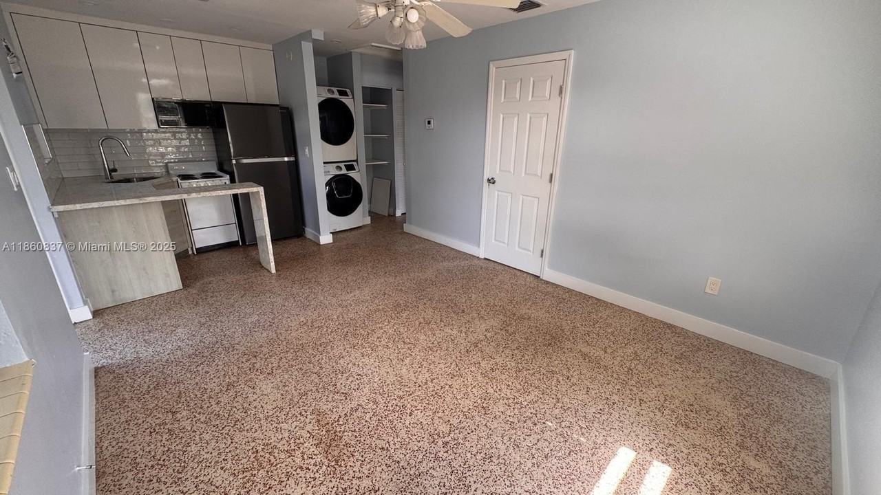 1116 Ne 16th Ter #1 - Photo 4 of 13