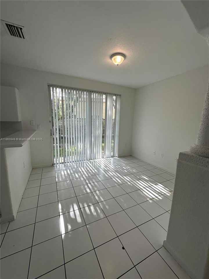 2438 Se 14th Ave #280 - Photo 3 of 17