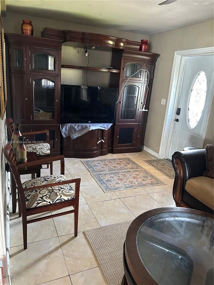 300 Nw 179th Ter - Photo 2 of 9