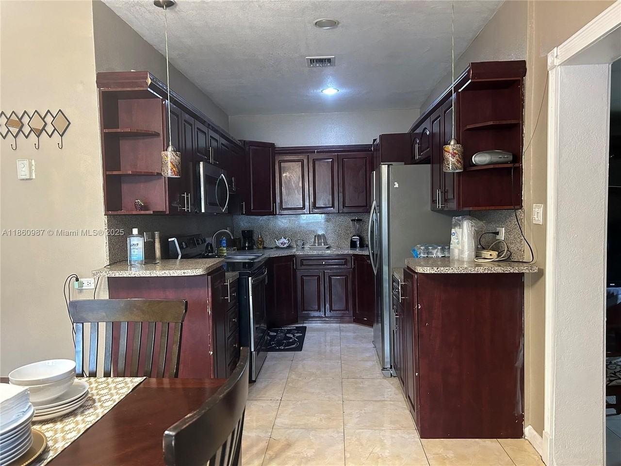 300 Nw 179th Ter - Photo 5 of 9