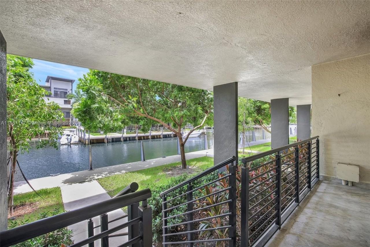 164 Se 4th Ter - Photo 4 of 50