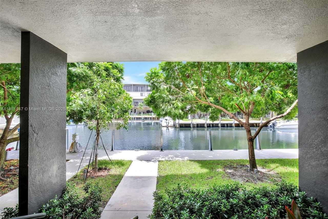 164 Se 4th Ter - Photo 5 of 50