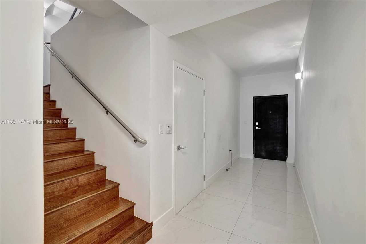 164 Se 4th Ter - Photo 7 of 50